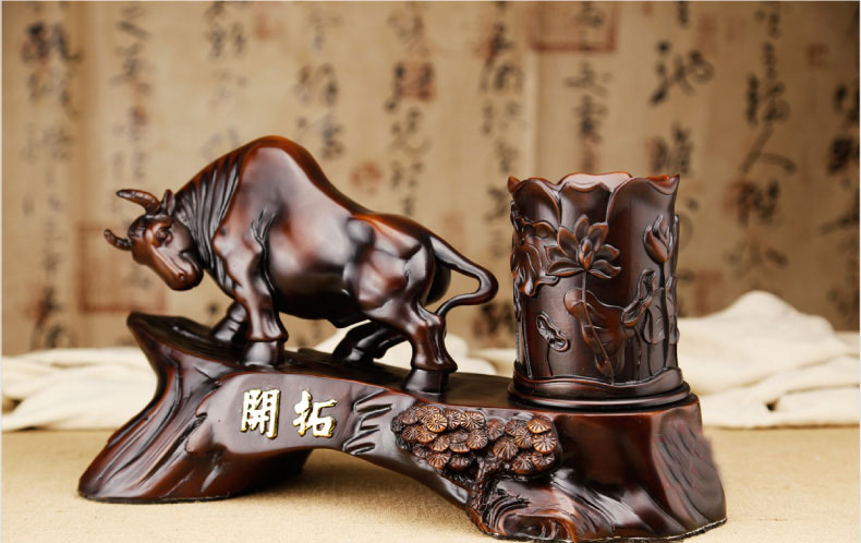 牛擺件主運(yùn)勢如虹，事業(yè)騰飛